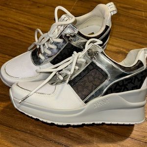 DKNY wedges new with out tags